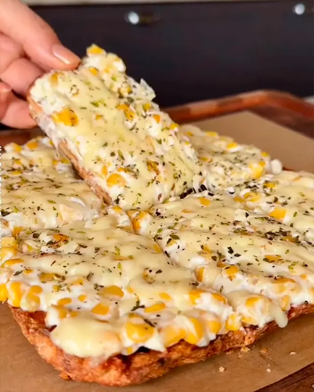 Porción de snack salado con cobertura gratinada