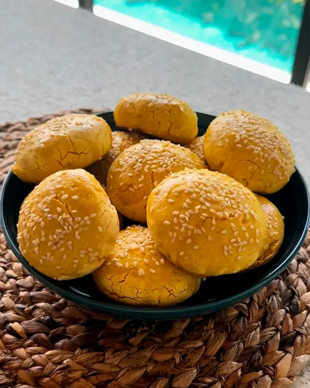 Bocaditos redondos y dorados